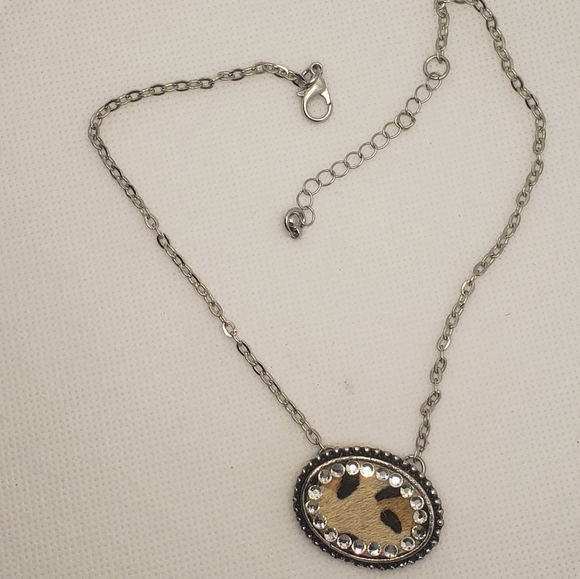 Leopard print necklace - Picture 4 of 4